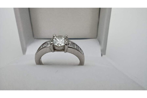 中古ジュエリーの1CTダイヤ