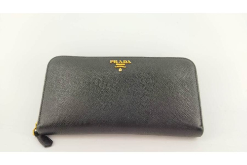 プラダのサフィアーノ