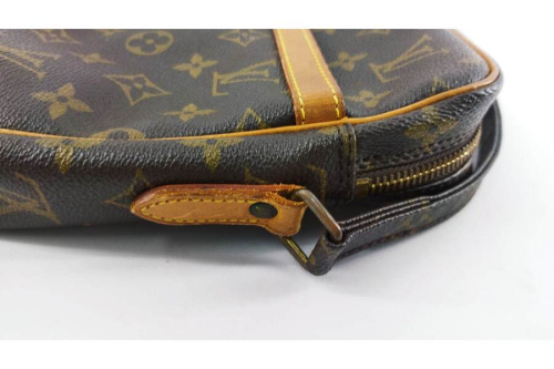 M45266のショルダーバッグ