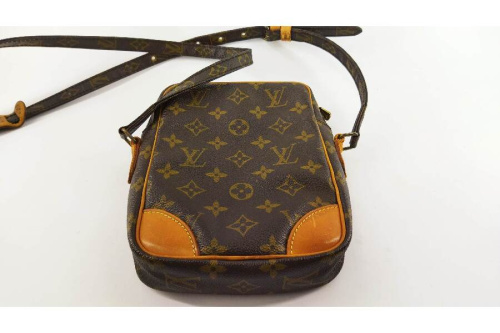 ショルダーバッグ