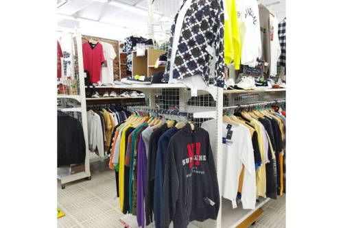 プリントTシャツのカットソー