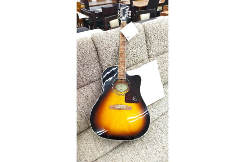 エピフォンのJ-45EC　STUDIO