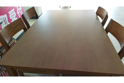 イス4脚の木目調