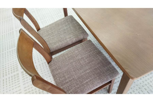 木目調のブラウン色