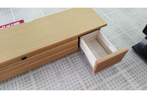 テレビボードの無垢材