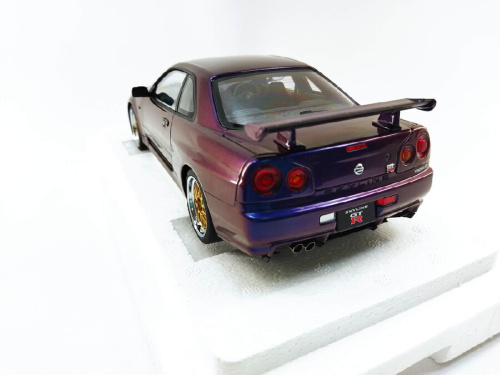 1/18のR34GT-R