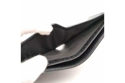 2つ折り財布のグッチ（GUCCI）
