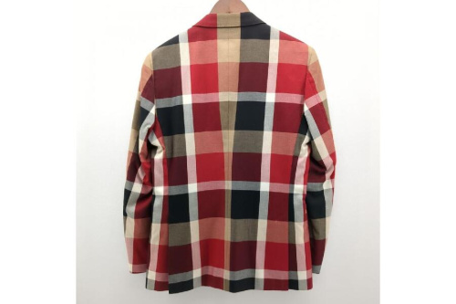 ジャケットのBLACK LABEL CRESTBRIDGE