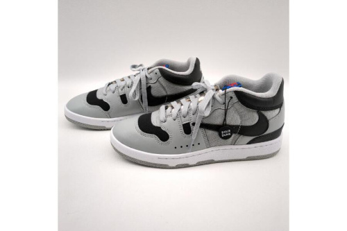 ナイキ（NIKE）のHF4198-001
