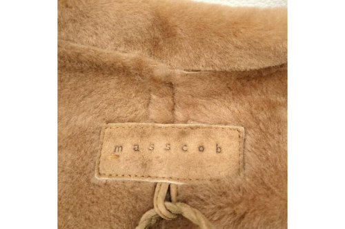 MASSCOBのムートンベスト