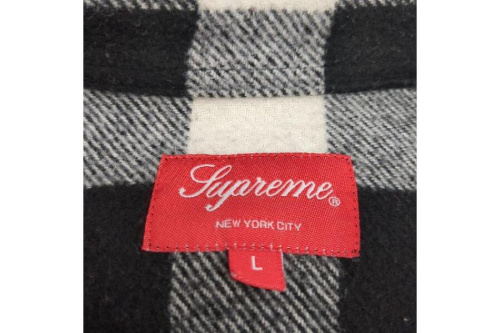 シュプリーム（Supreme）の長袖シャツ