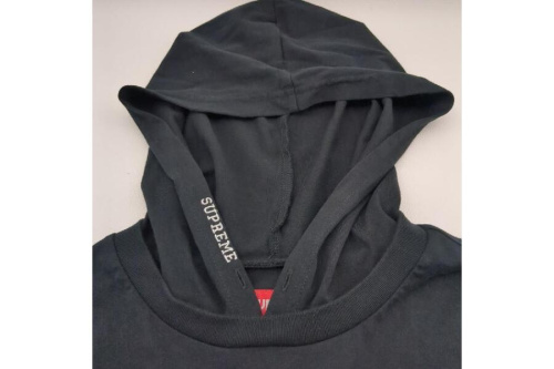 レイヤードフーディーの長袖Tシャツ