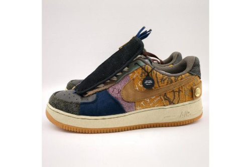 スニーカーのナイキ（NIKE）