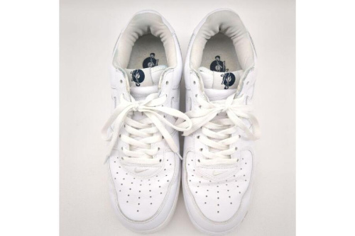 スニーカーのナイキ（NIKE）