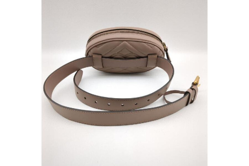 ウエストポーチのグッチ（GUCCI）