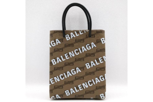 ショルダーバッグのバレンシアガ（Balenciaga）