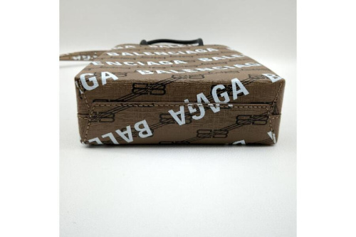 BBモノグラムのショッピング フォンホルダー