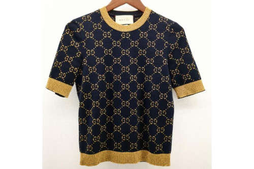 ファッションのトップス