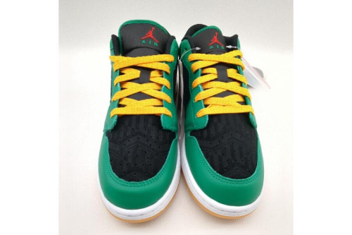 スニーカーのナイキ（NIKE）
