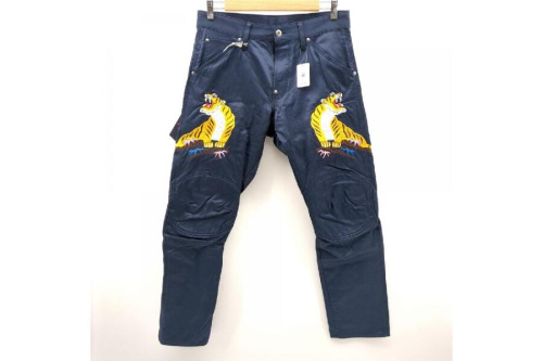 ファッションのジーンズ