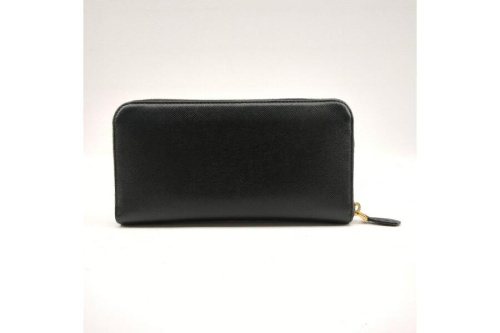 長財布のプラダ（PRADA）