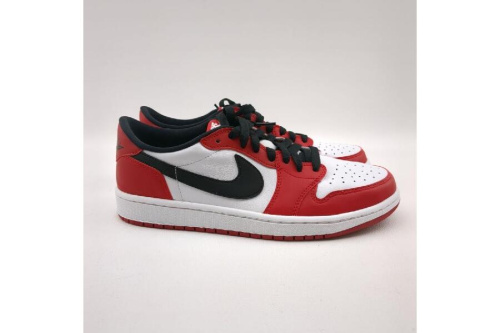 スニーカーのナイキ（NIKE）