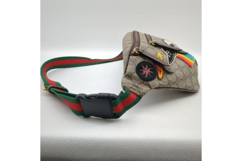 クーリエのボディバッグ