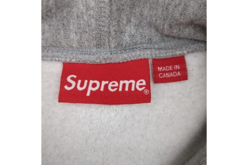 シュプリーム（Supreme）のフードパーカー