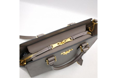 サファイアーノのショルダーバッグ