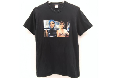 ファッションのTシャツ