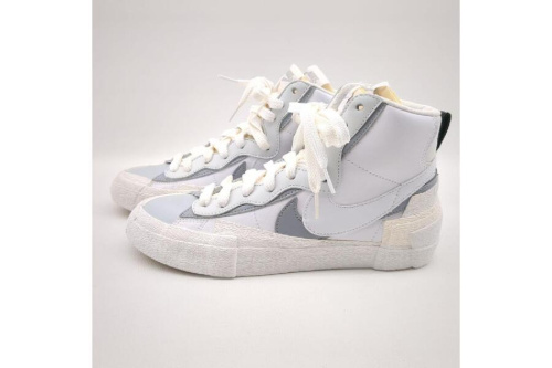 スニーカーのナイキ（NIKE）