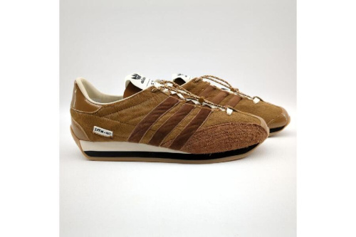 アディダス（adidas）