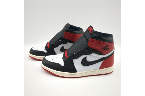 スニーカーのナイキ（NIKE）