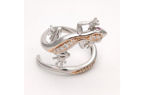 ジュエリーのリング