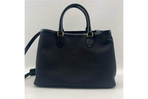 ショルダーバッグのプラダ（PRADA）