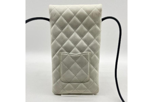 ショルダーバッグのシャネル（CHANEL）