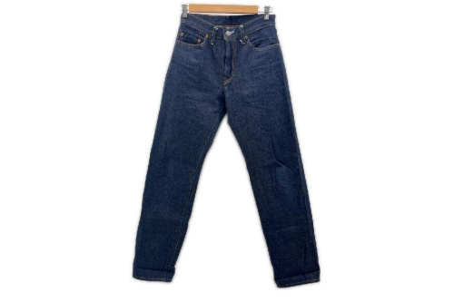 ファッションのジーンズ