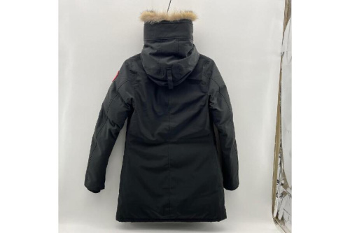 ダウンジャケットのカナダグース（CANADA GOOSE）
