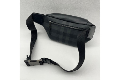 ボディバッグのバーバリー（Burberry）