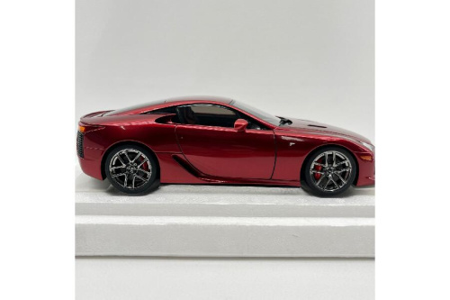 ダイキャストカーの1/18
