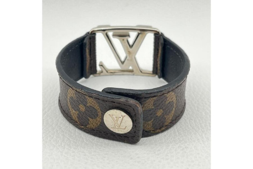 ファッション小物のルイ・ ヴィトン(LOUIS VUITTON)
