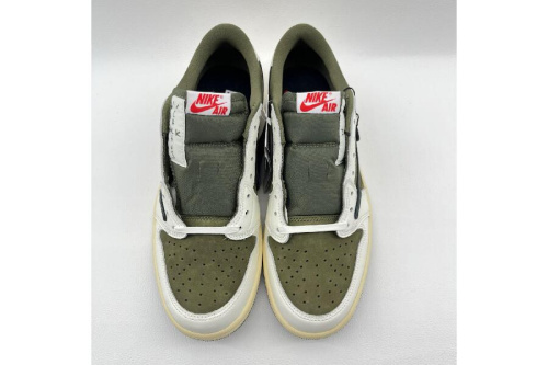 スニーカーのナイキ（NIKE）