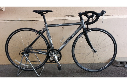自転車のロードバイク