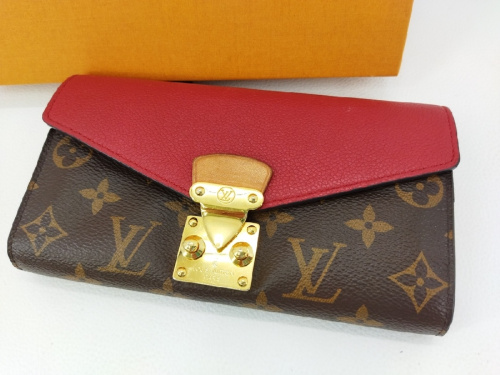 LOUIS VUITTON　のポルトフォイユ・パラス