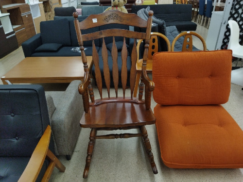 中古家具のロッキングチェア