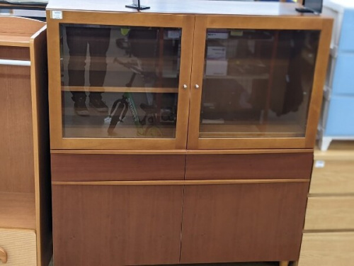 中古家具の食器棚