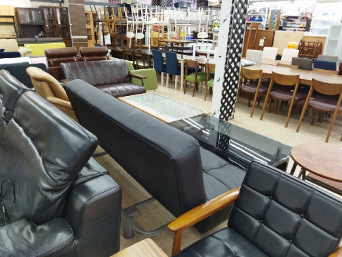 ダイニングテーブルのカリモク