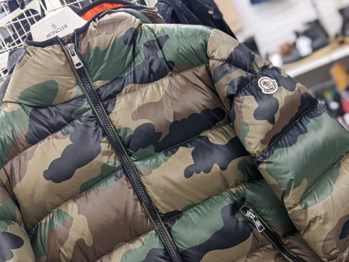 中古衣類のダウンジャケット