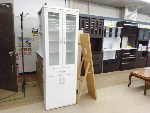 中古家具の食器棚