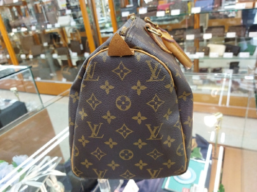 ハンドバッグのモノグラム